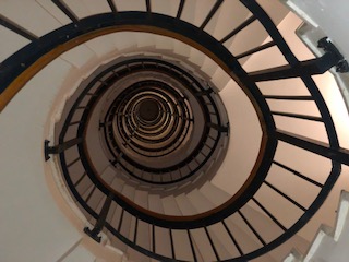 Spiraltreppe von oben betrachtet